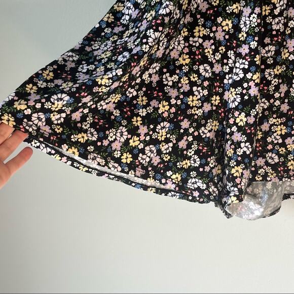 Divided H&M Black Floral Romper Size Medium - Picture 10 of 13